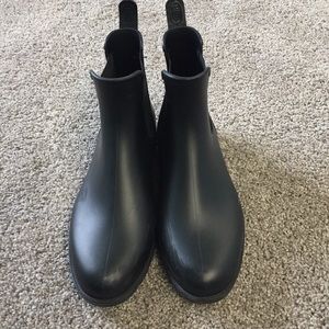 Size 9 rain boots!